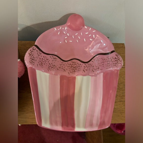 Valentines Day Set Of 2 Retired Cupcake Nesting Serving Bowls - Picture 14 of 16